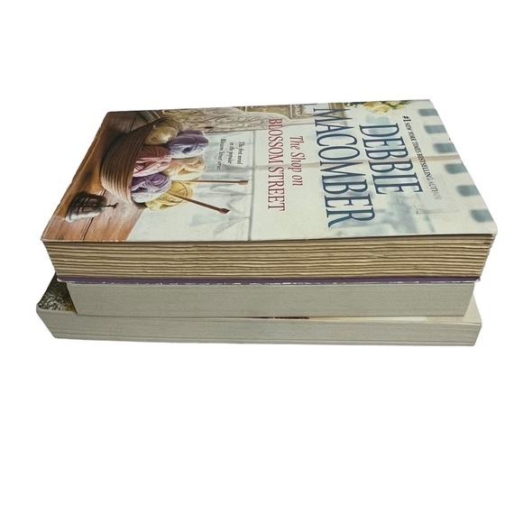 Debbie Macomber Fiction Books/Novels Lot/3 Trade Paperback Romance/Contemporary - Picture 7 of 8